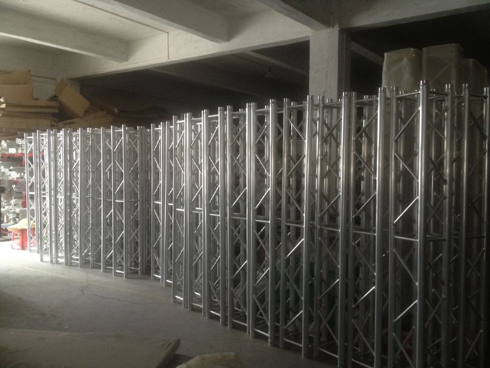300 aluminum spigot type square stage truss